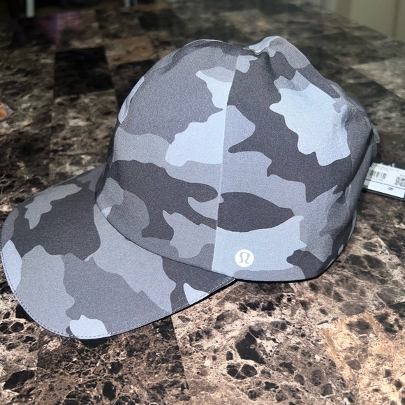 LULULEMONMON F&F RUN HAT CAMO COLOR ONE SIZE NWT - Picture 2 of 7